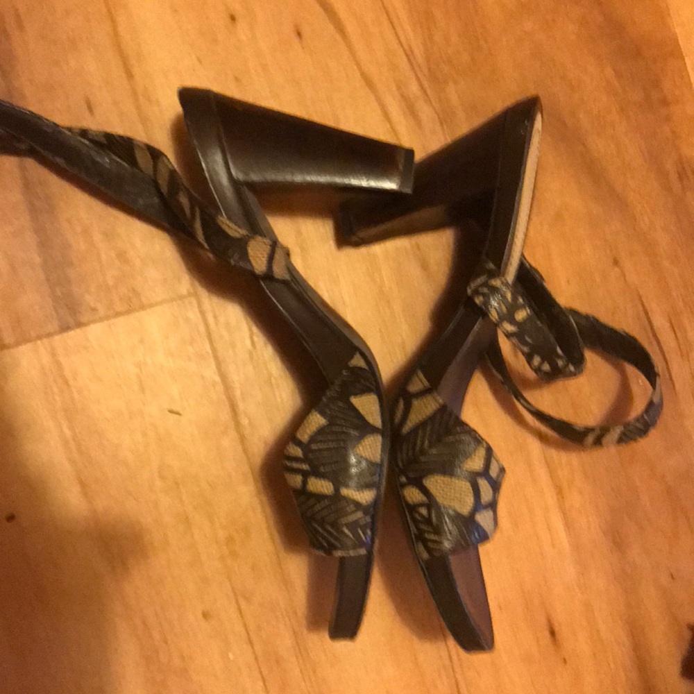 Kenneth Cole Tan/dark brown ankle strap sandals